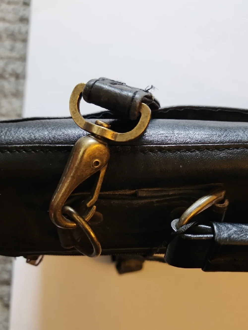 The Unbranded Brand buckle use versatile